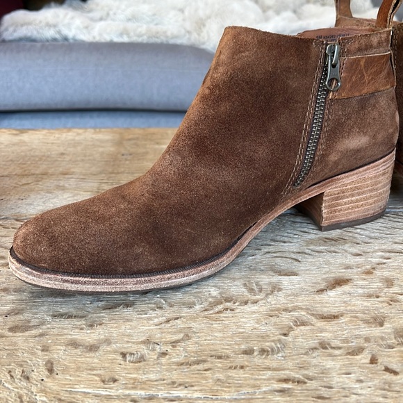Brown boots, women’s size 9, worn once, like new condition. Brand: Kork-Ease. - Picture 1 of 4